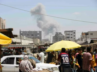 Smoke rises following Israeli strikes, amid the Israel-Hamas conflict, in Khan Younis in the southern Gaza Strip August 8, 2024. REUTERS/Hatem Khaled