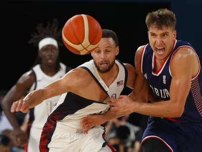 Paris 2024 Olympics - Basketball - Men's Semifinal - United States vs Serbia - Bercy Arena, Paris, France - August 08, 2024. Stephen Curry of United States in action with Bogdan Bogdanovic of Serbia. REUTERS/Brian Snyder