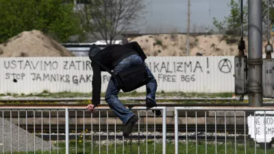 Železniška postaja - Ilustrativna fotografija - dijaki - študenti - prepovedan prehod čez tire - //foto: Jaka Gasar