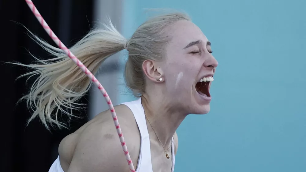 Paris 2024 Olympics - Climbing - Women's Boulder & Lead, Final Lead - Le Bourget Sport Climbing Venue, Le Bourget, France - August 10, 2024. Erin Janja Garnbret of Slovenia celebrates after winning the gold REUTERS/Benoit Tessier