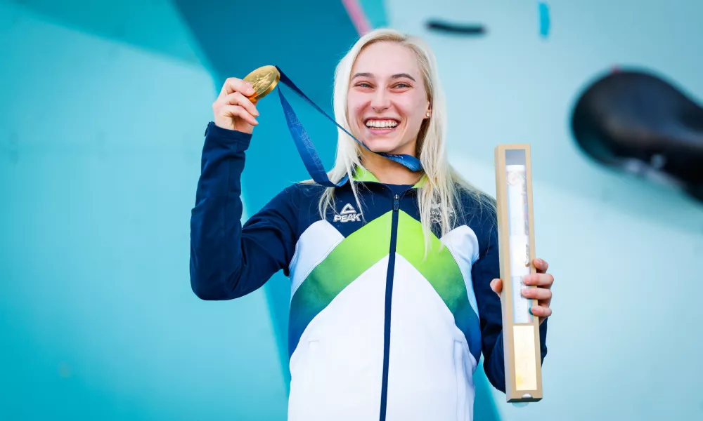 Francija, Pariz.Poletne olimpijske igre 2024 v Parizu.Finalna preizkusnja v tezavnostnem plezanju za zenske.Slovenska plezalka Janja Garnbret z zlato olimpijsko medaljo.