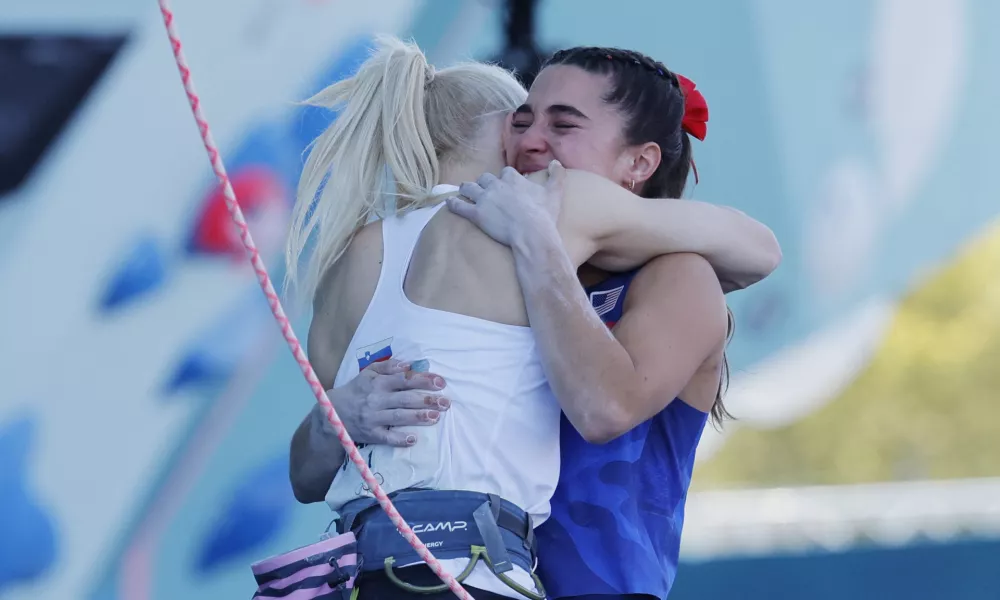 Paris 2024 Olympics - Climbing - Women's Boulder & Lead, Final Lead - Le Bourget Sport Climbing Venue, Le Bourget, France - August 10, 2024. Erin Gold medallist Janja Garnbret of Slovenia and silver medallist Brooke Raboutou of United States celebrate. REUTERS/Anushree Fadnavis