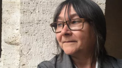 »Književnost se vedno dogaja prav v trenutku, ko beremo, in je tudi eden najboljših načinov, da se naučimo brati svet,« je prepričana škotska pisateljica Ali Smith. Foto: Sarah Wood