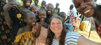 Jana Lampe je na terenskem obisku v Južnem Sudanu videla, da ljudje nimajo ničesar, pa so kljub vsemu še veseli. "To je nekaj, kar bi se morali od njih naučiti," je prepričana. / Foto: Osebni Arhiv