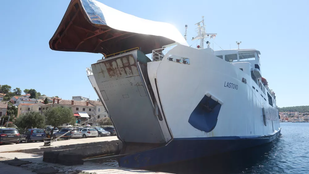 12.08.2024., Mali Losinj - U padu ulazne rampe trajekta Lastovo u trajektnom pristanistu u Malom Losinju trojica mornara Jadrolinije su poginula, a jedan je tesko ozlijedjen. Photo: Nel Pavletic/PIXSELL