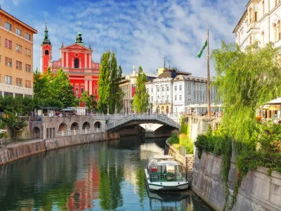 Ljubljana - Slovenia (Church and river Ljubljanica) / Foto: Tomassereda