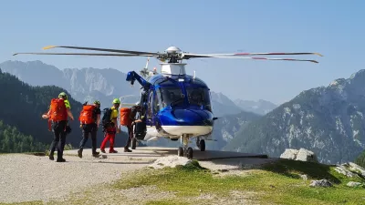 Ponesrečenega planinca so našli drugi dan obsežnega iskanja v okolici Vršiča. F PU Kranj