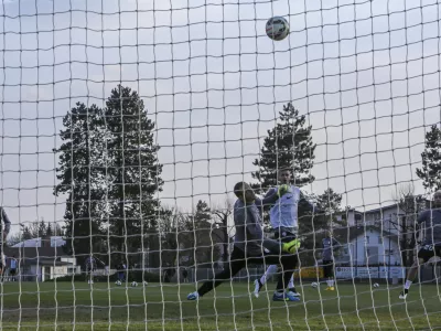 ﻿simbolična fotografija - nogomet - mreža- 24.03.2015 - Nogometna zveza Slovenije (NZS - nogometna reprezentanca - trening v Kranju - priprave na kvalifikacijsko tekmo za evropsko prvenstvo 2016 proti San Marinu in prijateljsko tekmo v Katarju //FOTO: Jaka Gasar