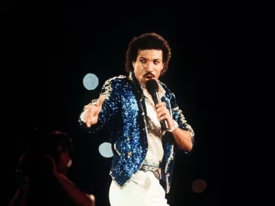 American singer Lionel Richie performing during the closing ceremony of the 1984 Los Angeles Summer Olympics. (Photo by S&G/PA Images via Getty Images)