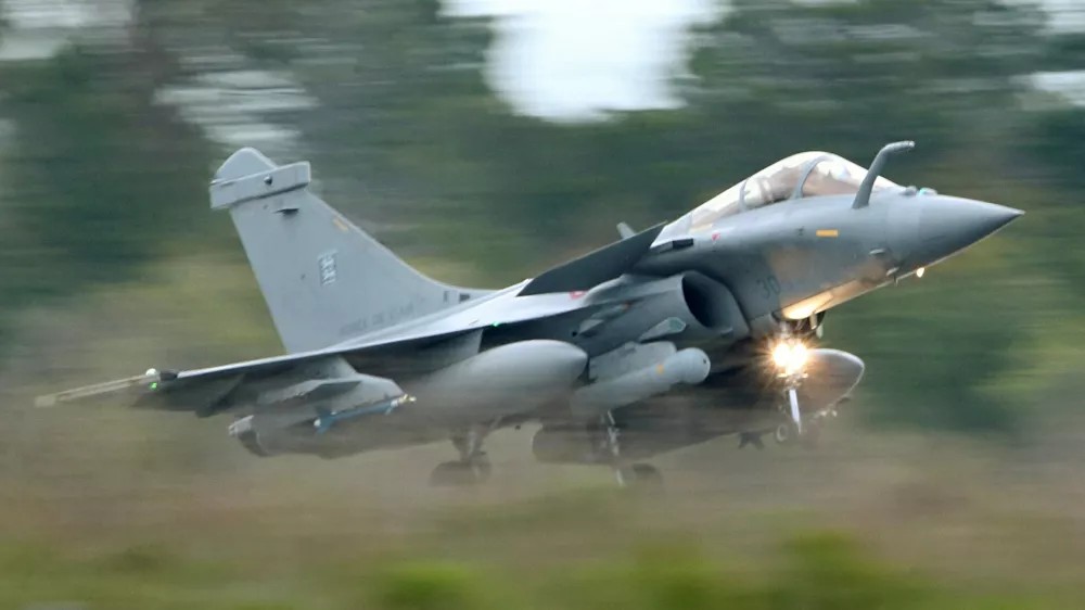 ﻿A French Air Force Rafale fighter jet takes off during the close air support (CAS) exercise Serpentex 2016 hosted by France in the Mediterranean island of Corsica, at Solenzara air base, March 16, 2016.  REUTERS/Charles Platiau/File Photo