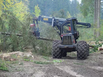 bager za lesno obdelavo, sekanje in žaganje