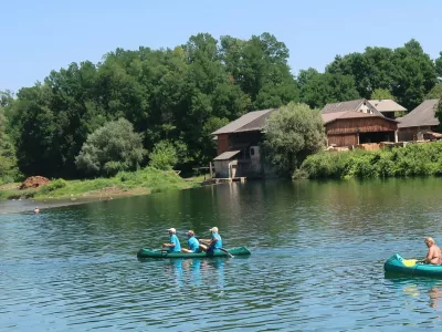 turizem, Kolpa, kajak, veslači. Foto: Tatjana Pihlar 