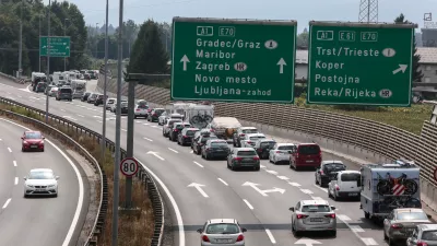 ﻿- 24.08.2019 – avtocesta razcep Kozarje - prometni zastoj pred izvozom Brezovica, kolona - kolone - -  //FOTO: Luka Cjuha.