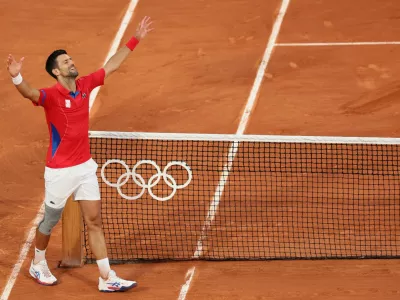 Paris 2024 Olympics - Tennis - Men's Singles semifinals - Roland-Garros Stadium, Paris, France - August 02, 2024. Novak Djokovic of Serbia celebrates after winning his match against Lorenzo Musetti of Italy. REUTERS/Violeta Santos Moura