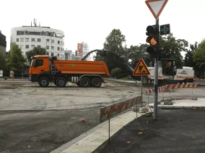 Križišče Železne, Linhartove in Vojkove ceste bo zaradi gradbenih del zaprto do predvidoma 2. septembra. Foto: Luka Cjuha