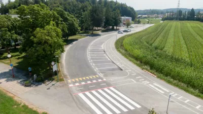 Pred telovadnico Srednje šole Josipa Jurčiča v Ivančni Gorici so na novo zarisali talne oznake. Foto: Občina Ivančna Gorica