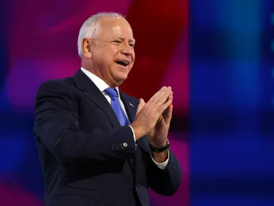 U.S. Democratic vice presidential nominee Minnesota Governor Tim Walz Walz acknowledges applause on Day 3 of the Democratic National Convention (DNC) at the United Center, in Chicago, Illinois, U.S., August 21, 2024. REUTERS/Kevin Wurm