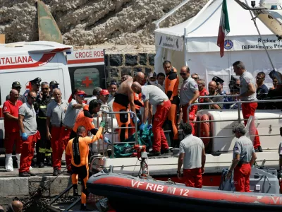 Rescue personnel move what is believed to be the body of Hannah Lynch, daughter of British tech entrepreneur Mike Lynch, at the scene where a luxury yacht sank, off the coast of Porticello, near the Sicilian city of Palermo, Italy, August 23, 2024. REUTERS/Louiza Vradi