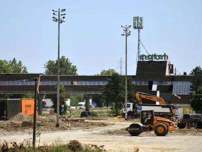 30.7.2024., Zagreb - Zapusteni motel Plitvice na zagrebackoj obilaznici cije je rusenje u tijeku. Photo: Josip Mikacic/PIXSELL