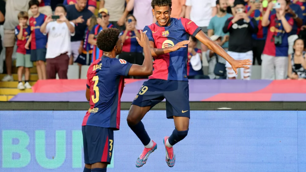 Soccer Football - LaLiga - FC Barcelona v Athletic Bilbao - Estadi Olimpic Lluis Companys, Barcelona, Spain - August 24, 2024 FC Barcelona's Lamine Yamal celebrates scoring their first goal with Alejandro Balde REUTERS/Nacho Doce