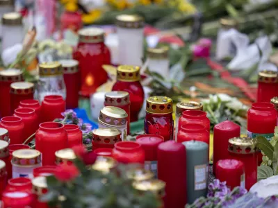 Flowers and candles are placed Sunday, Aug. 25, 2024, near the scene of Friday's deadly attack at the city's 650th anniversary celebrations in the city center of Solingen, Germany. (Thomas Banneyer/dpa via AP)