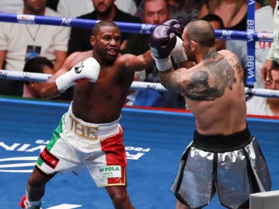 Floyd Mayweather Jr. and John Gotti III in action during their exhibition match, at the Arena CDMX, in Mexico City, Mexico, August 24, 2024. REUTERS/Henry Romero