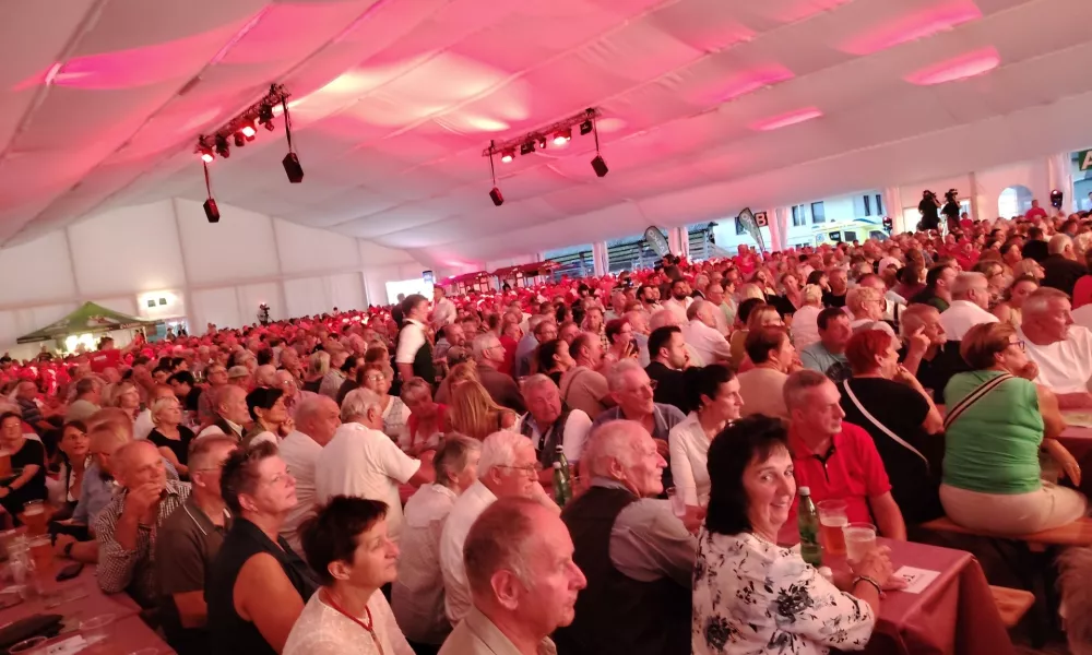 Poln šotor v Begunjah / Foto: Mojca Marot