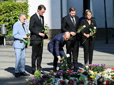 North Rhine-Westphalia state premier Hendrik Wuest, Solingen mayor Tim Kurzbach and German Chancellor Olaf Scholz pay their respects at the site where three people were killed and several injured in a stabbing attack at a festival, in Solingen, Germany, August 26, 2024.   REUTERS/Jana Rodenbusch