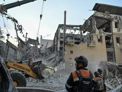 Rescuers work at a site of a Russian missile strike, amid Russia's attack on Ukraine, in Kryvyi Rih, Ukraine August 27, 2024. REUTERS/Stringer   TPX IMAGES OF THE DAY