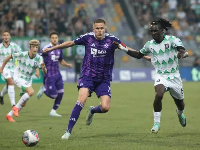 Josip Iličič, Peter Agba (desno) Maribor - nogomet - Derbi - Nk Maribor in Nk Olimpija -