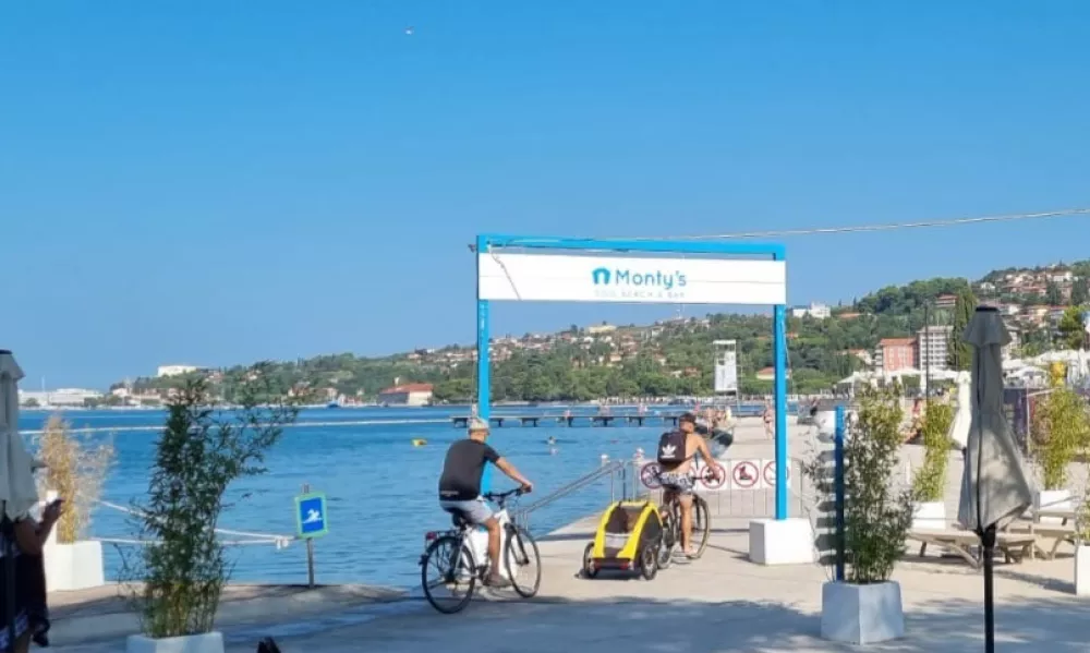 Pasja plaža v Pororožu