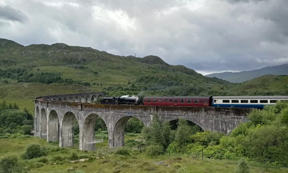 Hogwarts Express, Harry Potter parni vlak na viaduktu Glenfinnan 