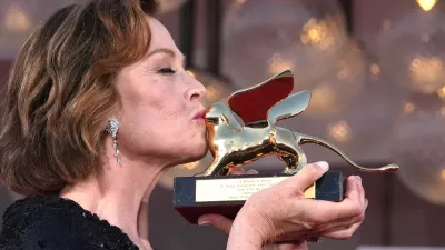 28 August 2024, Italy, venice: US actress Sigourney Weaver receives the golden lion award at the 81st Venice International Film Festival in Venice, Italy. Photo: Gian Mattia D'alberto/LaPresse via ZUMA Press/dpa