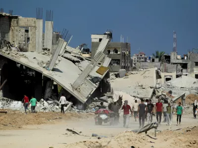 Palestinians walk near rubble, after Israeli forces withdrew from the area, following a ground operation, amid the ongoing conflict between Israel and Hamas, in Khan Younis, in the southern Gaza Strip, August 30, 2024. REUTERS/Hatem Khaled