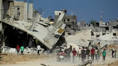 Palestinians walk near rubble, after Israeli forces withdrew from the area, following a ground operation, amid the ongoing conflict between Israel and Hamas, in Khan Younis, in the southern Gaza Strip, August 30, 2024. REUTERS/Hatem Khaled