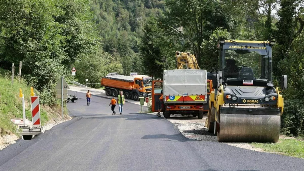 Nadaljevanje del na cesti Krivčevo-Kranjski Rak