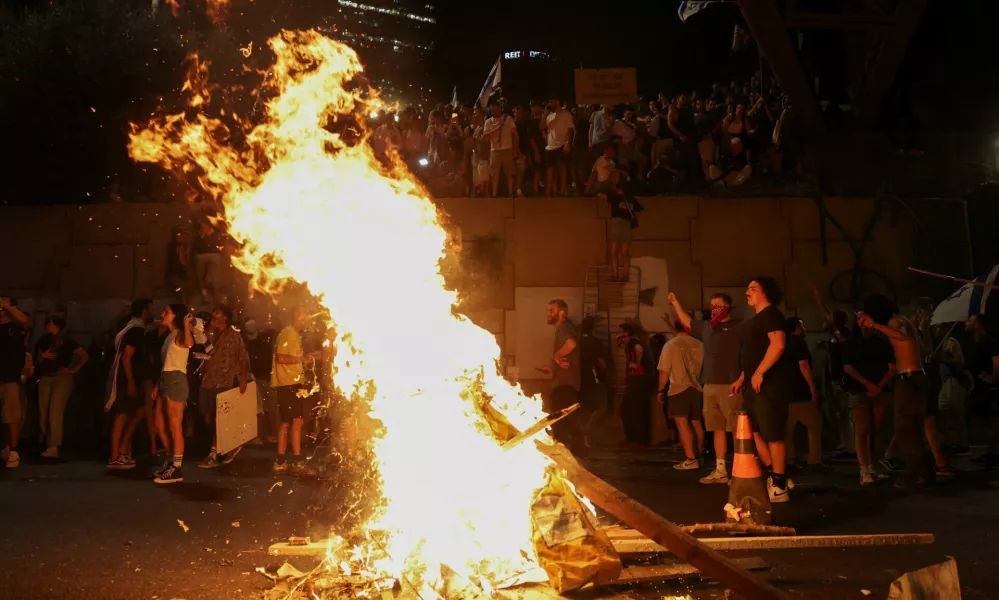 Flames rise as people rally against the government and to show support for the hostages who were kidnapped during the deadly October 7 attack, amid the ongoing conflict in Gaza between Israel and Hamas, in Tel Aviv, Israel September 1, 2024. REUTERS/Florion Goga