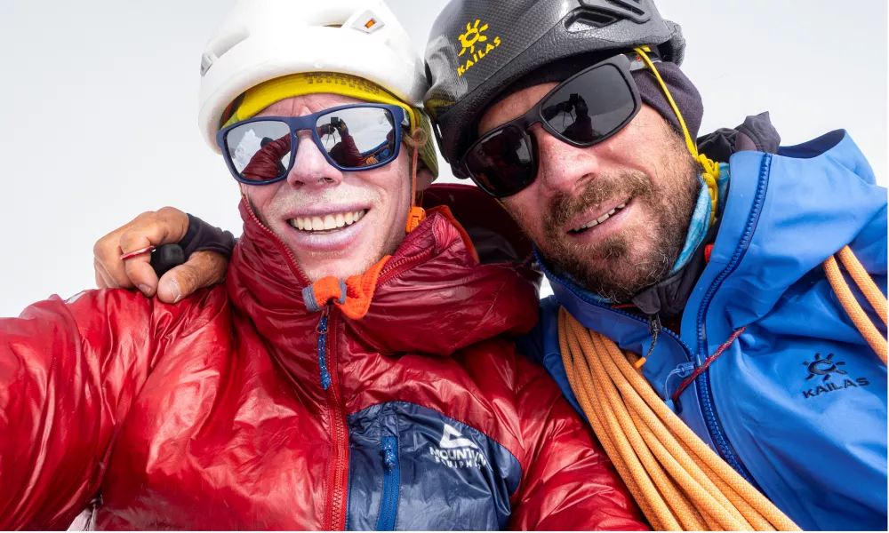 Tom Livingstone in Aleš Česen sta v alpskem slogu preplezala prvenstveno smer po zahodnem grebenu na Gašerbrum III (7952 m) v Karakorumu, kar je šele tretji vzpon na ta najvišji neosemtisočak / Foto: Tom Livingstone