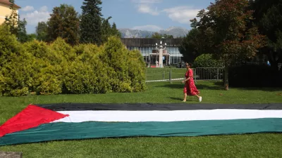 02.09.2024. Protest v podporo Palestince pred Festivalno dvorano na Bledu ob Blejskem strateškem forumu. Foto:Bojan Velikonja