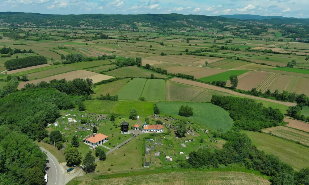 29.05.2024., Gornje Nedeljice, Loznica (Srbija) - Stanovnici Gornjih Nedeljica godinama se bore protiv geoloskih istrazivanja kompanije Rio Tinto koja u njihovom selu planira da otvori rudnik litijuma. Stanovnici izrazavaju svoju zabrinutost zbog rudarskih aktivnosti koje ugrozavaju njihove izvore vode i prirodno okruzenje. Ove ekoloske nevolje podstakle su mjestane na organizaciju i borbu za ocuvanje svojih prirodnih resursa a zbog cega su u Srbiji prije nekoliko godina mjesecima trajali veliki ulicni prosvjedi nakon cega je Vlada Srbije stopirala cijeli projekat. Ipak, nakon posljednjih izbora predsjednik Srbije Aleksandar Vucic je nagovijestio nastavak ovog projekta. Nebojsa Petkovic, stanovnik Gornjih Nedeljica i aktivista eko udruzenja "Ne damo Jadar" godinama se sa svojim komsijama i aktivistima bori protiv ovog projekta i to je jedan od najjacih ekoloskih pokreta u svijetu posljednih godina i trenutno je ovaj projekat Rio Tinta u dolini rijeke Jadar, inace trenutno najveci planirani svjetski projekat iskopavanja litijuma, stopiran upravo zahvaljujuci aktivizmu i masovnim prosvjedima sirom Srbije.Photo: Dejan Rakita/Pixsell Photo: Dejan Rakita/PIXSELL