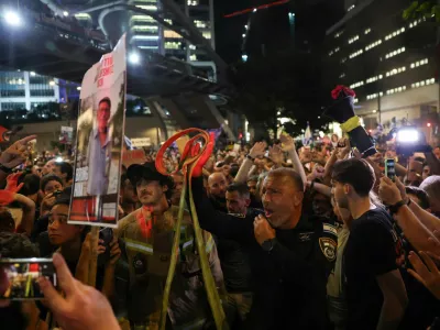 People gather to protest against the government and to show support for the hostages who were kidnapped during the deadly October 7 attack, amid the ongoing conflict in Gaza between Israel and Hamas, in Tel Aviv, Israel, September 3, 2024. REUTERS/Florion Goga