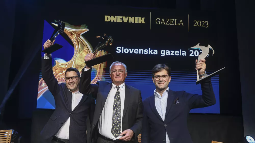 direktor podjetja METALIA Marjan Jamšek, direktor podjetja IMP PUMPS Damir Popovič, direktor podjetja RIKO EKOS Aleš Knavs - 25.10.2023 - 23. Slovenska GAZELA 2023 – izbor najboljših najhitreje rastočih podjetij – sklepna prireditev in podelitev priznanj zlate, srebrne in bronaste gazele 2022 v Cankarjevem domu //FOTO: Luka Cjuha