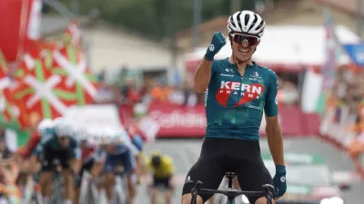 Cycling - Vuelta a Espana - Stage 18 - Vitoria-Gasteiz to Maeztu - Spain - September 5, 2024 Equipo Kern Pharma's Urko Berrade celebrates after winning stage 18 REUTERS/Vincent West