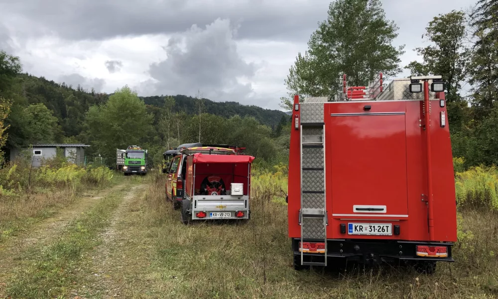 Čistilno akcijo so izvedli gasilci z Lancovega ob pomoči komunalnega podjetja.  Foto: Eva Branc