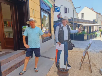 Petinšestdesetletni ekonomist, nekdanji župan Kanala ob Soči in pisatelj Miran Ipavec te dni s svojo muzejsko zbirko gostuje v Škofji Loki. Foto: Tina Jereb