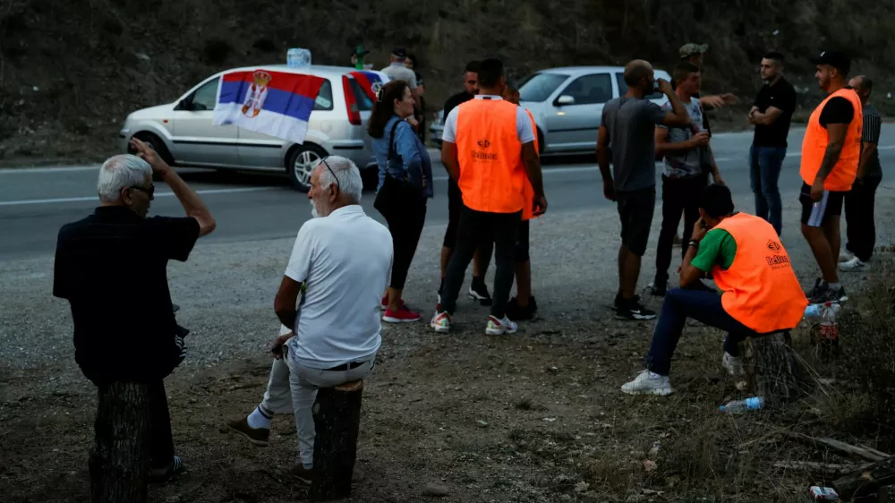 Protestors gather to partially block the road near the main Kosovo-Serbia border crossing in Merdare, Serbia September 6, 2024. REUTERS/Valdrin Xhemaj