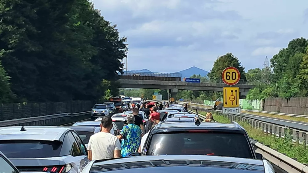 zastoj zaradi nesreče na ljubljanski obvoznici