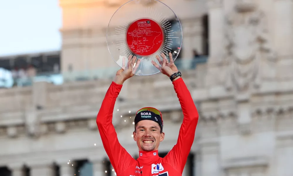 Cycling - Vuelta a Espana - Stage 21 - Madrid to Madrid - Spain - September 8, 2024 Red Bull - Bora - Hansgrohe's Primoz Roglic celebrates on the podium with a trophy after winning the Vuelta a Espana REUTERS/Isabel Infantes