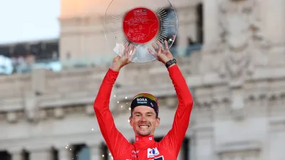 Cycling - Vuelta a Espana - Stage 21 - Madrid to Madrid - Spain - September 8, 2024 Red Bull - Bora - Hansgrohe's Primoz Roglic celebrates on the podium with a trophy after winning the Vuelta a Espana REUTERS/Isabel Infantes