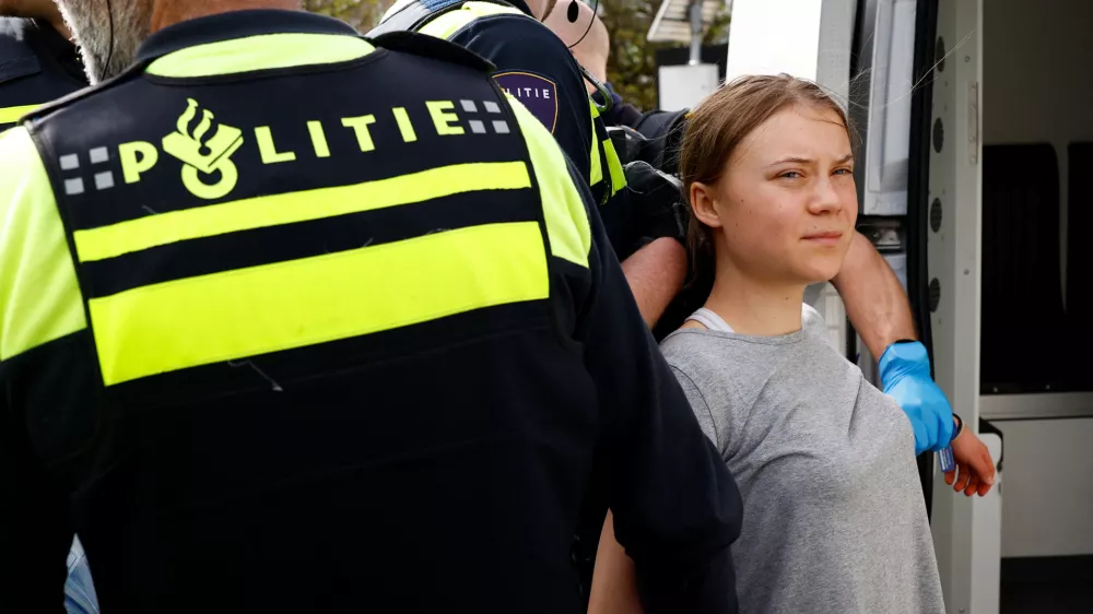 Swedish climate campaigner Greta Thunberg is detained by police, on the day climate activists try to block the A12 highway to ensure that the Dutch government stops subsidies for fossil fuels, in The Hague, Netherlands, April 6, 2024. REUTERS/Piroschka van de Wouw